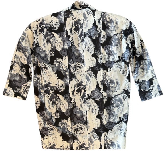 The Fifth Monochrome Floral Walking Home Coat - Picture 7 of 11